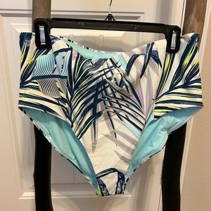 Bikini top with matching bottoms NWT
